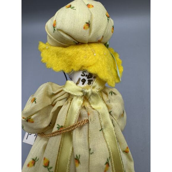 Just Ducky Ducks & Friends Doll Miss Muffet w/ Spider Ceramic Figurine 1980 VTG - Picture 4 of 7